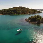 Gorgeous Home In Trstenik With Wifi بيت للعطل