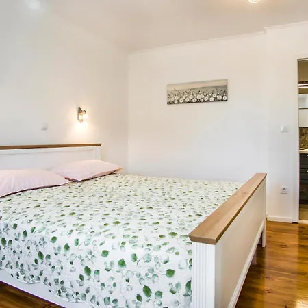 Gorgeous Home In Trstenik With Wifi *
