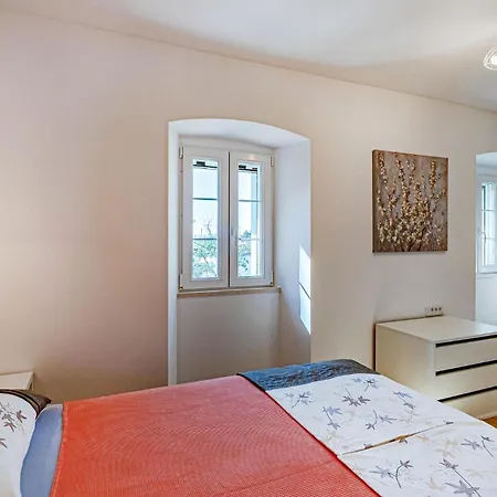 Casa de Férias Gorgeous In With Wifi Trstenik (Dubrovnik-Neretva)